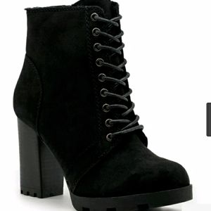 *NIB* BAMBOO HIGH HEELED BOOTS